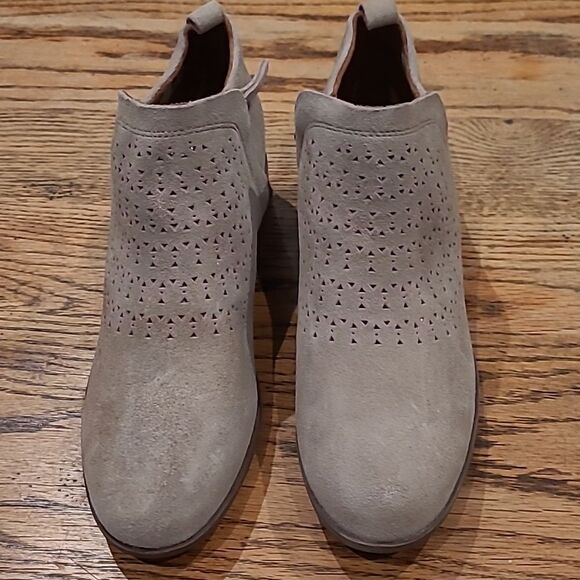 TOMS sz 8M genuine suade ankle boots - Picture 2 of 10